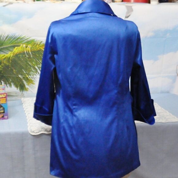 2/$10 STAPLES Gorgeous Tie Front Blouse Small New MUST BUNDLE FOR THIS PRICE - Picture 2 of 6